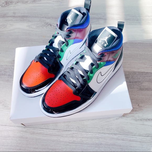 Jordan Shoes - Nike women air jordan 1 mid